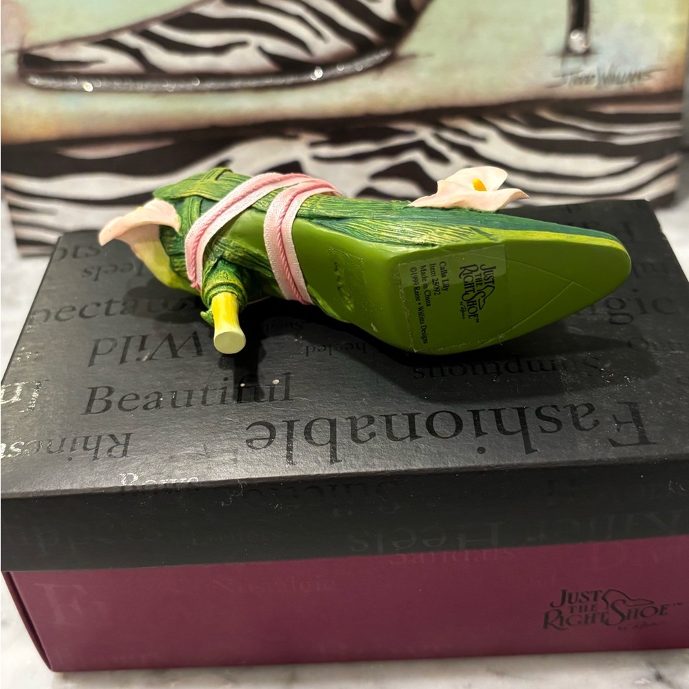 Vintage❤️Collectible: Just The Right Shoe Collectible - Picture 8 of 13